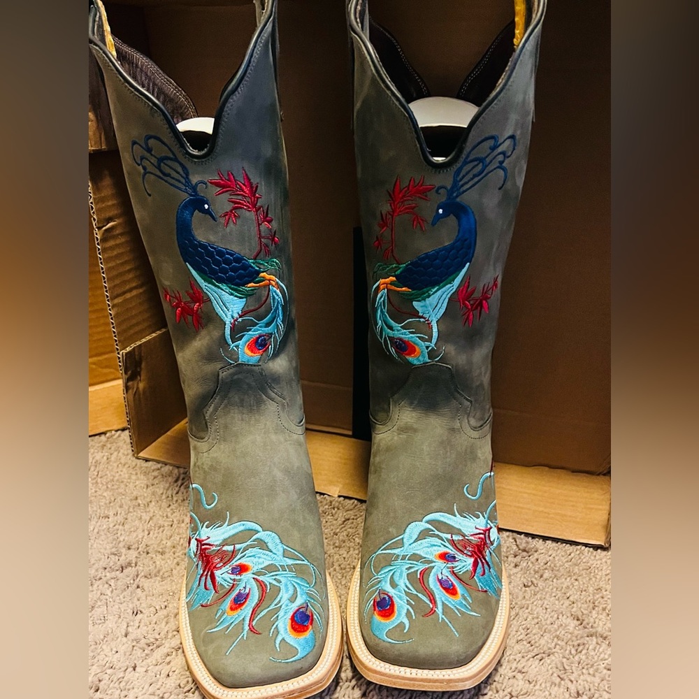 Hand Tooled Embroidered Peacock Women’s Cowboy (Cowgirl) Boots Size 10b